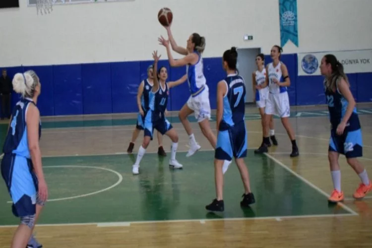 Nilüfer'de Veteran Basketbol Turnuvası'nda heyecan başladı