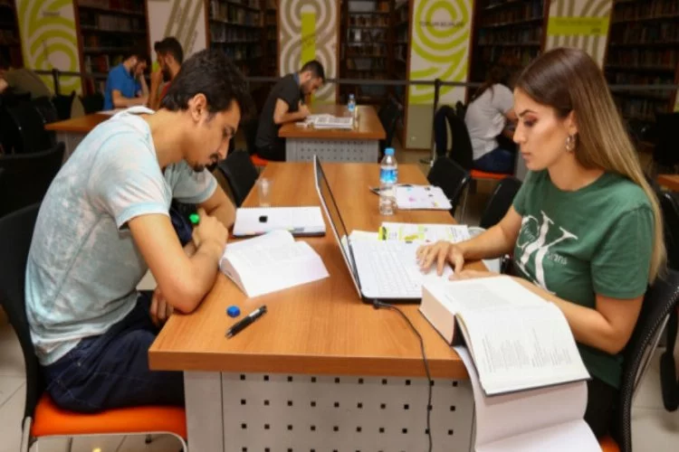 Bursa'da 365 günde 86 bin 798 kişi kütüphanelerden kitap aldı