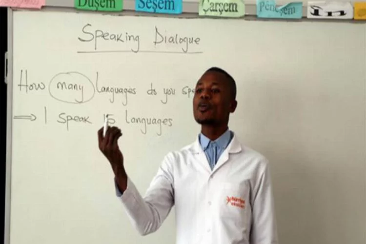 Ganalı öğretmen İngilizce'yi sevdirdi