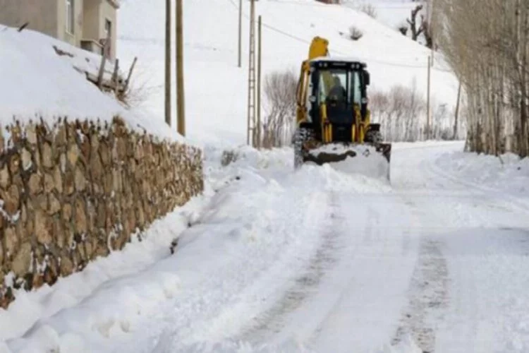 Van ve Bitlis'te 277 yerleşim biriminin yolu açıldı