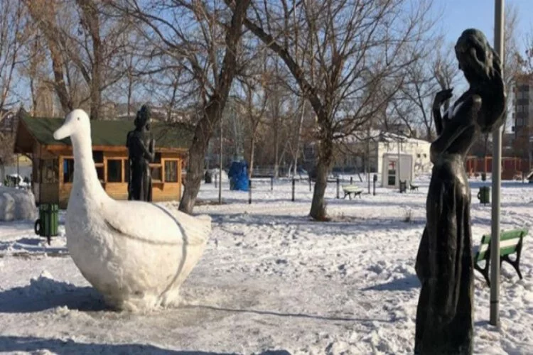 Çoban heykeltıraştan eskimo evi ve kar heykelleri