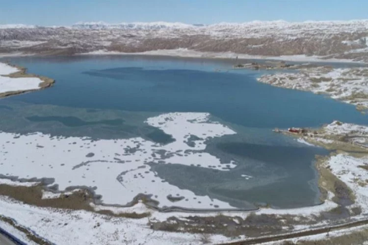 Sivas'ın en büyük gölü dondu