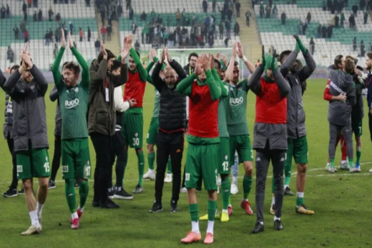 Bursasporlu futbolcuların galibiyet sevinci