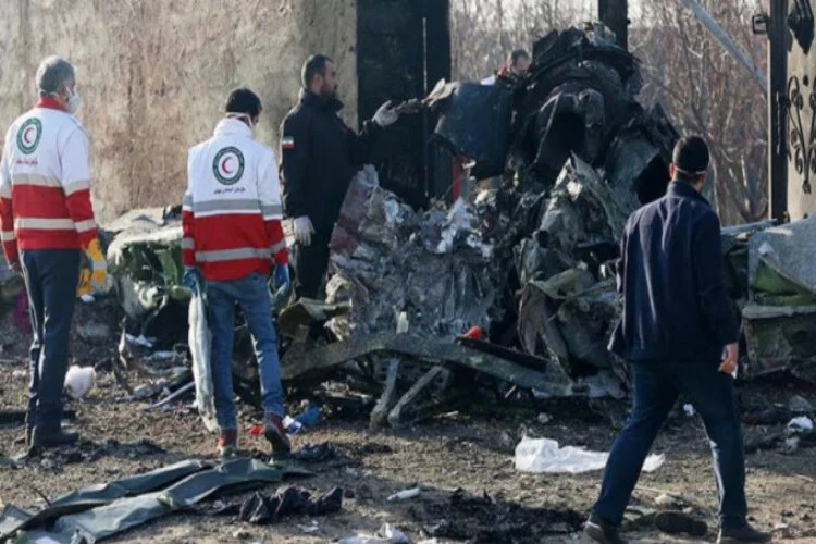 Ukrayna uçağı iki füzeyle vurulmuş...