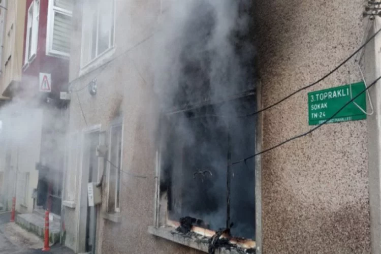 Bursa'da satılığa çıkarılan müstakil ev alev alev yandı