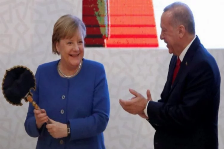 Erdoğan'dan Merkel'i mutlu eden hediye