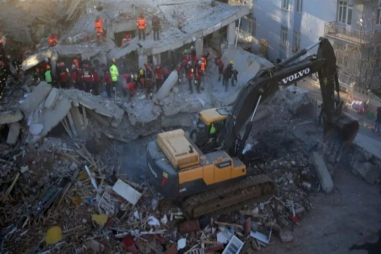 Elazığ'da 6,8 büyüklüğünde deprem: Can kaybı sayısı 41'e yükseldi