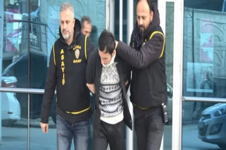 Bursa'da silah ve bıçakla market çalışanlarını gasp eden zanlı tutuklandı