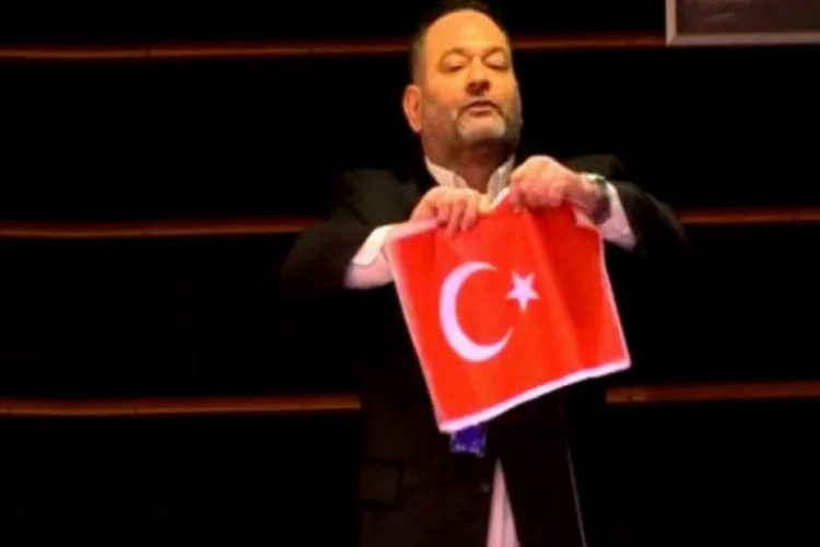 Türk bayrağı yırtan Yunan vekile Azerbaycan'dan sert tepki!