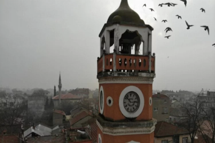 Yenişehir'de saat kulesi devreye girdi