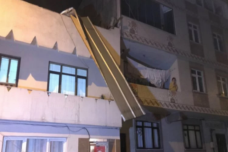 Bursa'da şiddetli lodos fabrikanın çatısını uçurdu