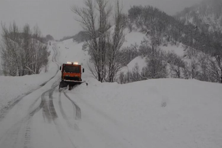 200 köy yolu kardan kapandı!