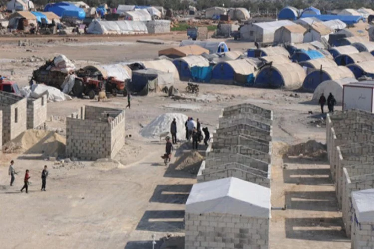 Rejimden kaçan Suriyeliler, briket evlere yerleştiriliyor!