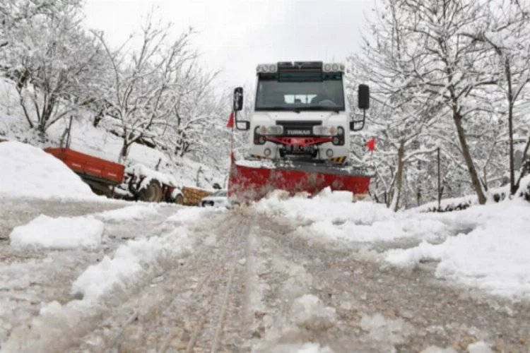 Bursa'da ekiplerin kar seferberliği!