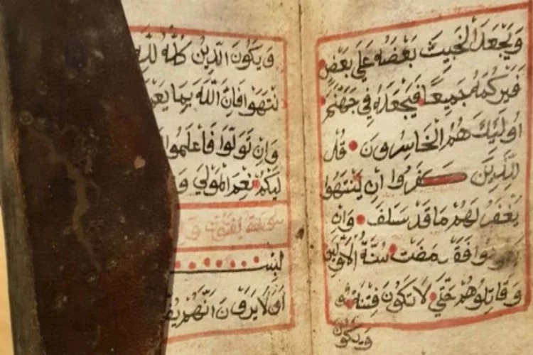 Ceylan derisi ciltli 900 yıllık el yazması Kuran ele geçirildi