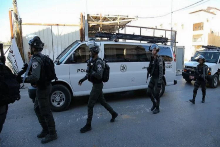 İsrail güçleri Batı Şeria'da 5 beldenin giriş-çıkış yollarını kapattı