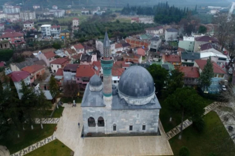 Bursa'da bu caminin minaresinde 12 bin parça çini var