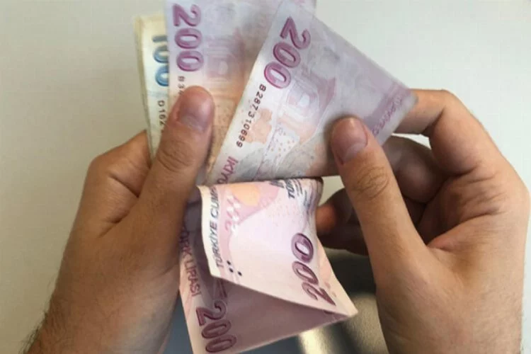 Hazine 1,5 milyar lira borçlandı