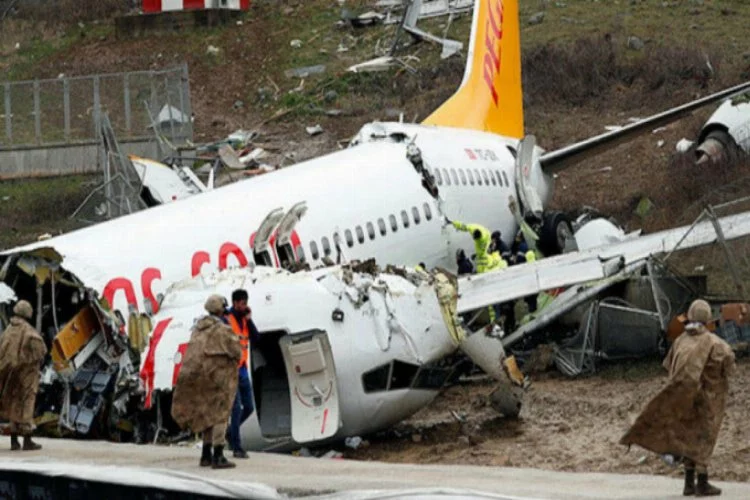 Bakan Turhan'dan uçak kazası açıklaması: Aciz kalmış