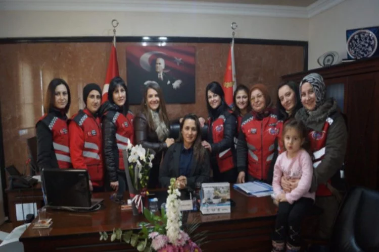 Bursa'da motosiklet kulübünün kadın üyelerinden emniyet müdürüne ziyaret