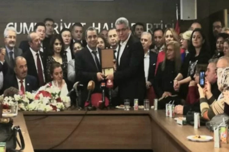 CHP Bursa İl Başkanı Karaca mazbatasını aldı