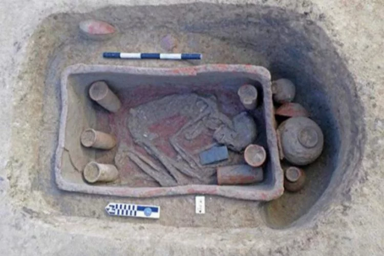 Mısır'da 83 antik mezar bulundu