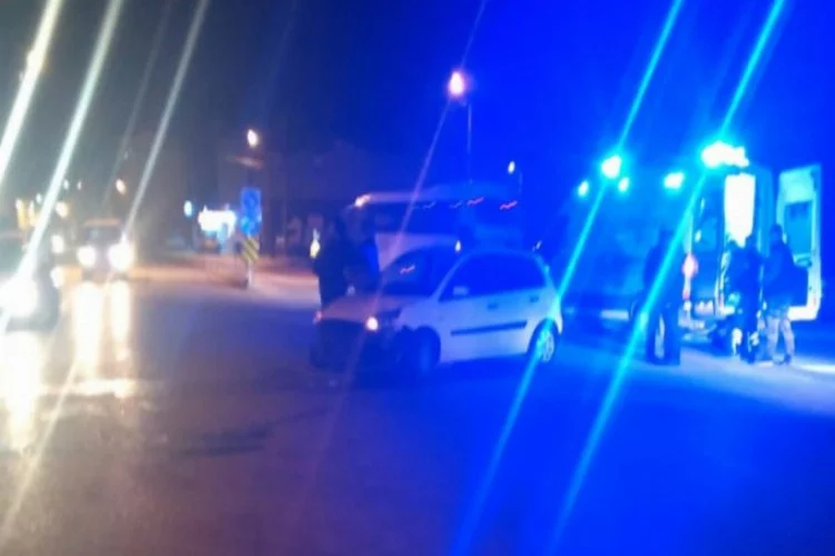 Bursa'da motosiklet otomobile çarptı: 1 yaralı