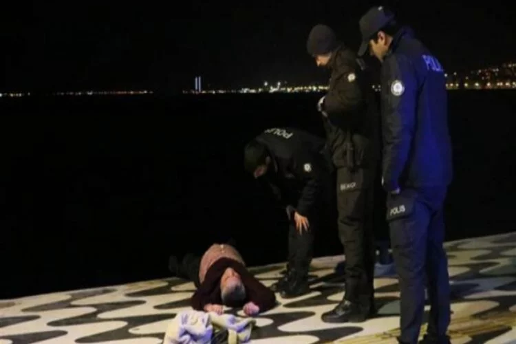Denize düşen bir kişiyi polis kurtardı