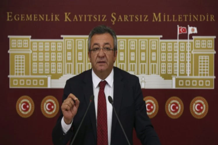 "Kimse darbe yapmayı aklından geçirmesin, Erdoğan darbeyle inmeyecek"