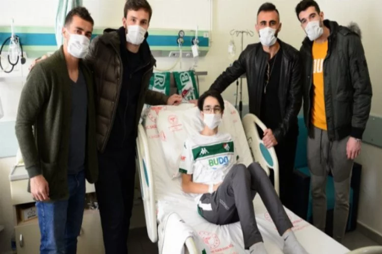 Bursasporlu futbolculardan anlamlı ziyaret