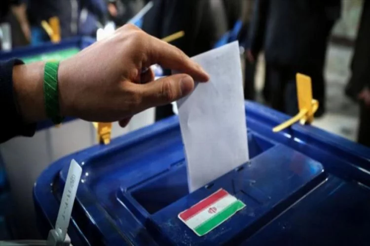 İran'daki Meclis seçimlerinde oy verme süresi uzatıldı