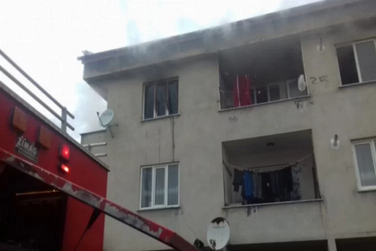Bursa'da apartmanda yangın! 2'si çocuk 4 kişi...