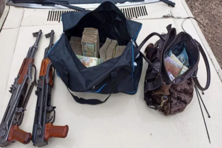 5 terörist yakalandı! Tüfek ve para dolu çanta...