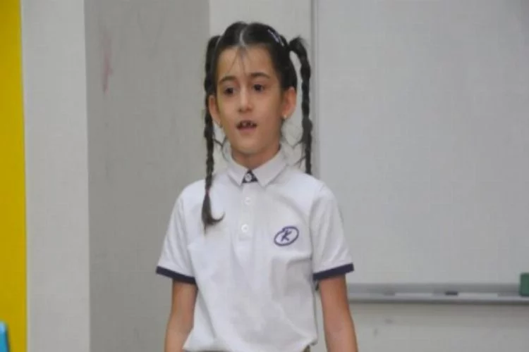 8 yaşındaki Aymina dünya matematik yarışmasında birinci oldu
