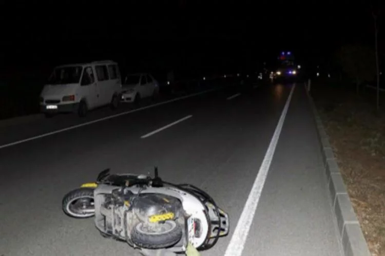 Motosikletli gençler kaza yaptı: 1 ölü, 1 yaralı