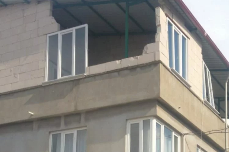 Bursa'da lodos evin duvarlarını yıktı