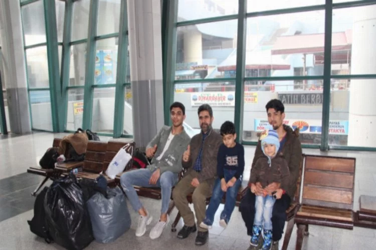 İzmir Otogarında göçmen hareketliliği