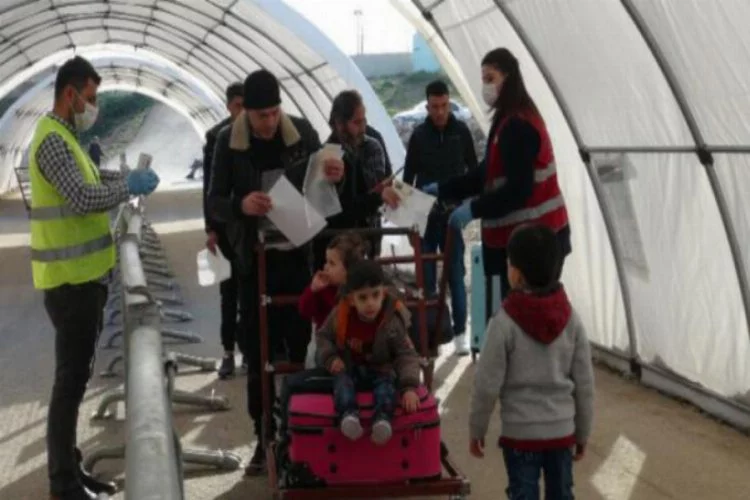 Suriyelilerin, bayram için ülkesine gidişleri sürüyor