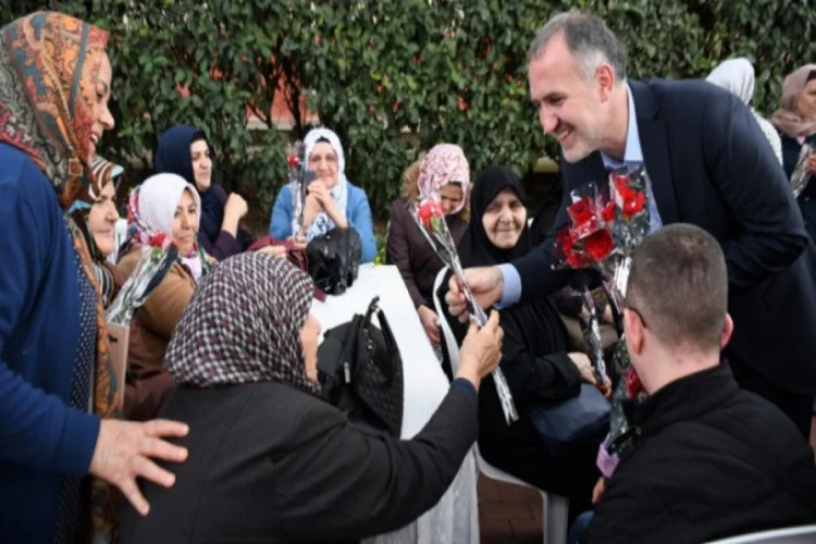 Bursa'da İnegöl Belediyesi, kadınlara kahve ikram etti