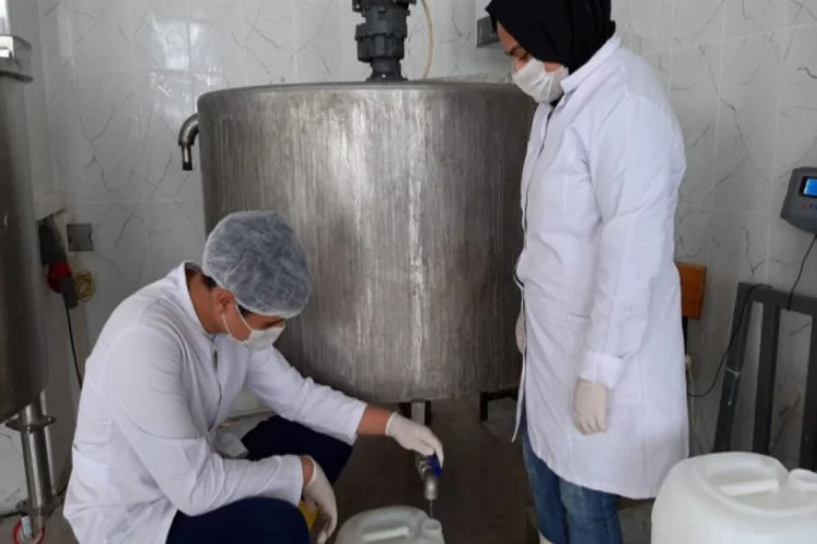 Bursa'da koronavirüse karşı antibakteriyel el dezenfektanı üretildi