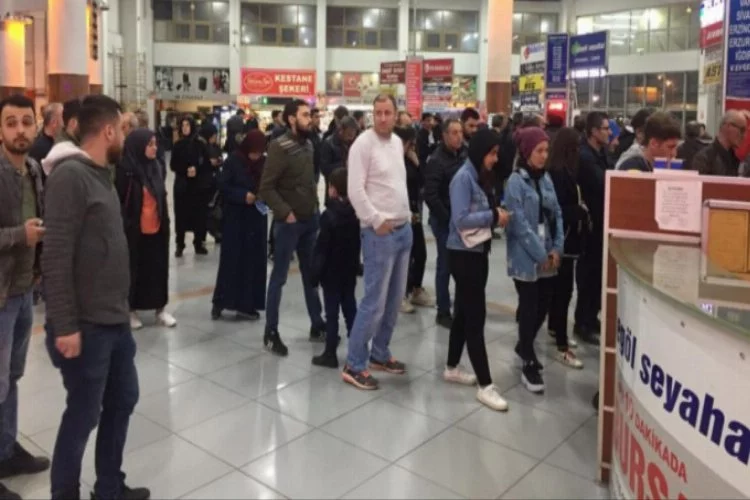 Tatil kararı sonrası Bursa'da öğrenciler biletlere hücum etti!