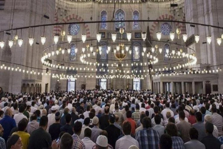Dünya Müslüman Alimler Birliği'nden 'cuma ve cemaatle namaz' fetvası