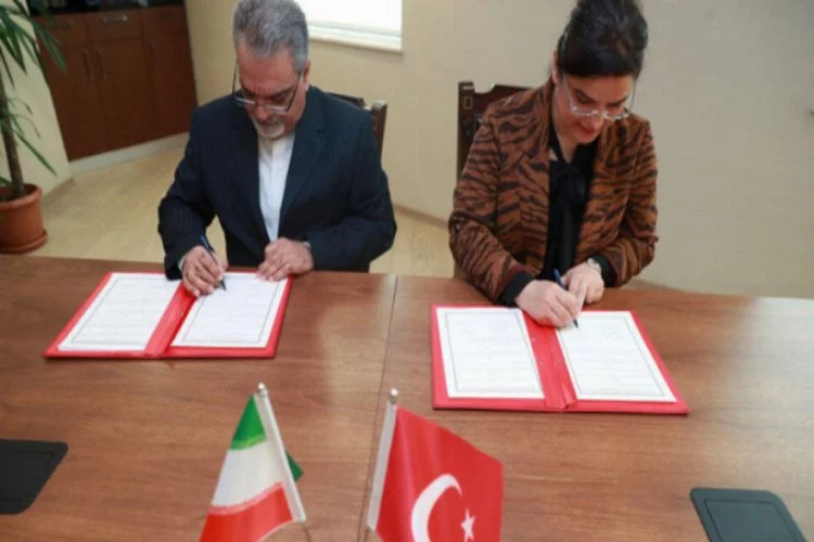 Türkiye'den İran'a tıbbi malzeme yardımı