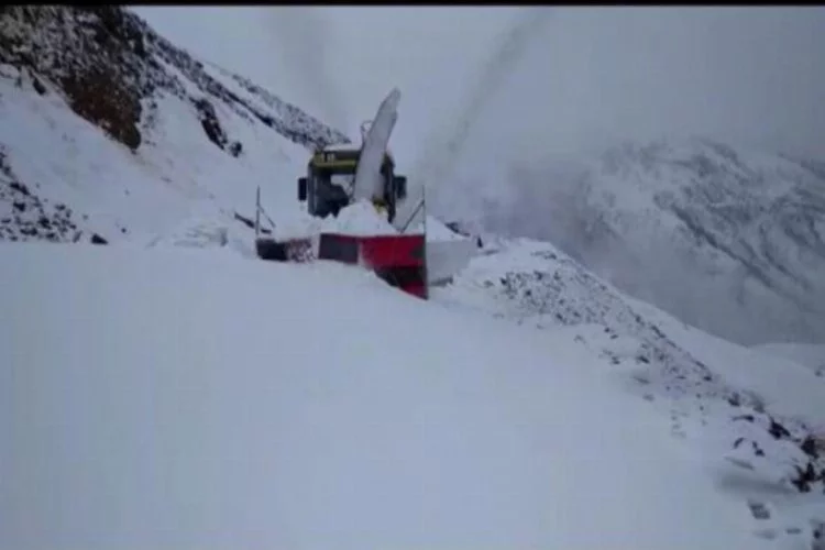 Muş'ta 3 metrelik karla mücadele