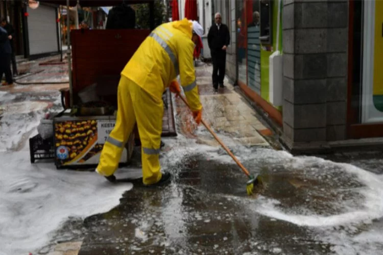 Trabzon'da sokaklar çamaşır suyu ile yıkanıyor