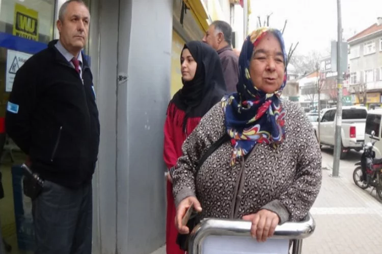 Bursa'da yaşlılar evlerinde durmuyor!
