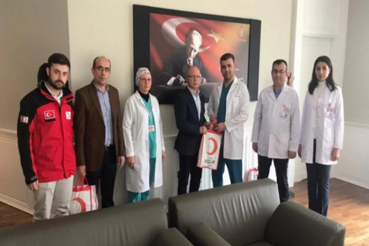 Türk Kızılay Bursa'dan hasta ve yakınlarına hijyen seti desteği