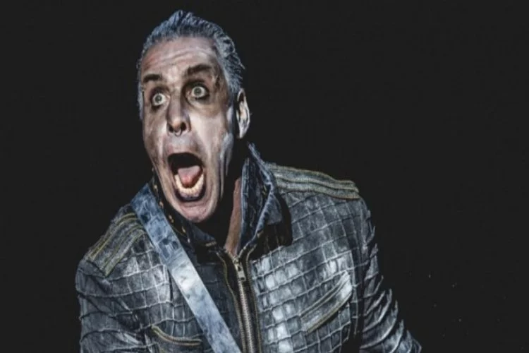 Rammstein grubunun vokalisti koronavirüse yakalandı