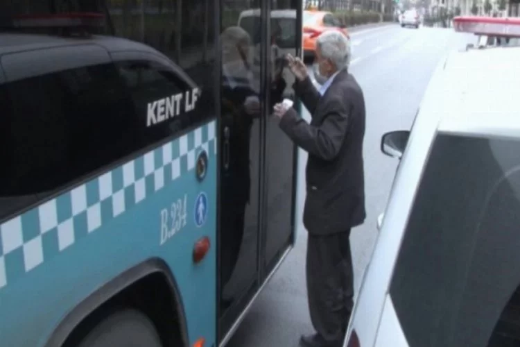 Yaşlı adamın otobüs şoförleriyle imtihanı