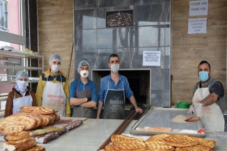 Şanlıurfalı fırıncıdan ihtiyaç sahipleri ile 65 yaş üstü vatandaşlara ücretsiz ekmek